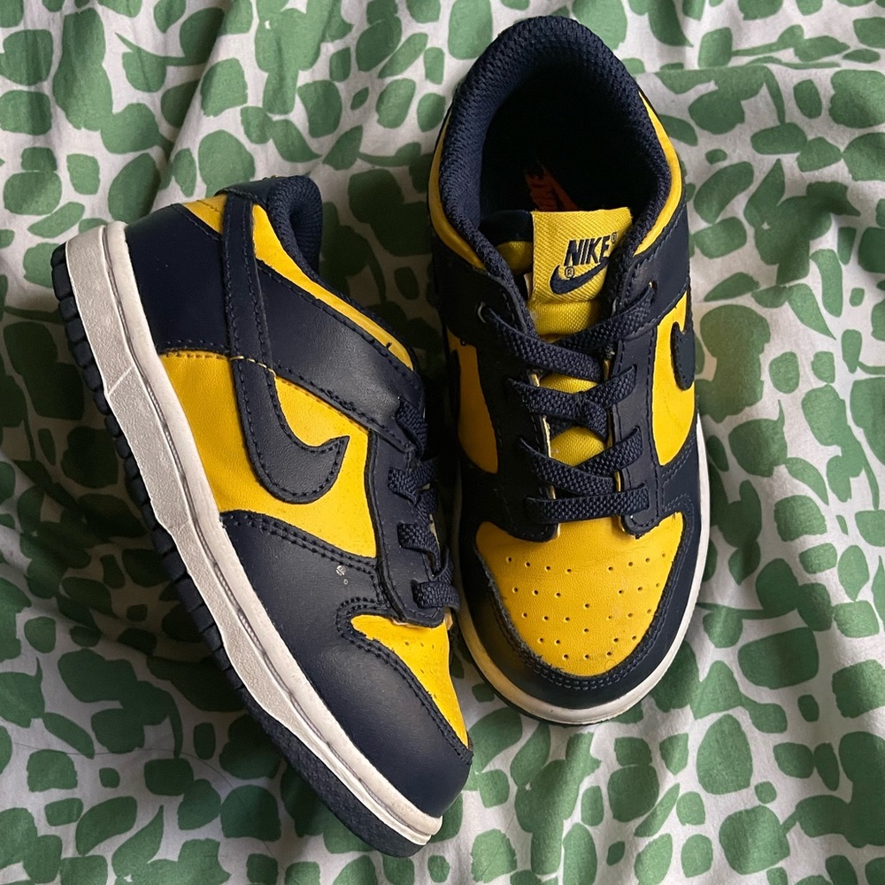 NIKE DUNK LOW “Michigan”